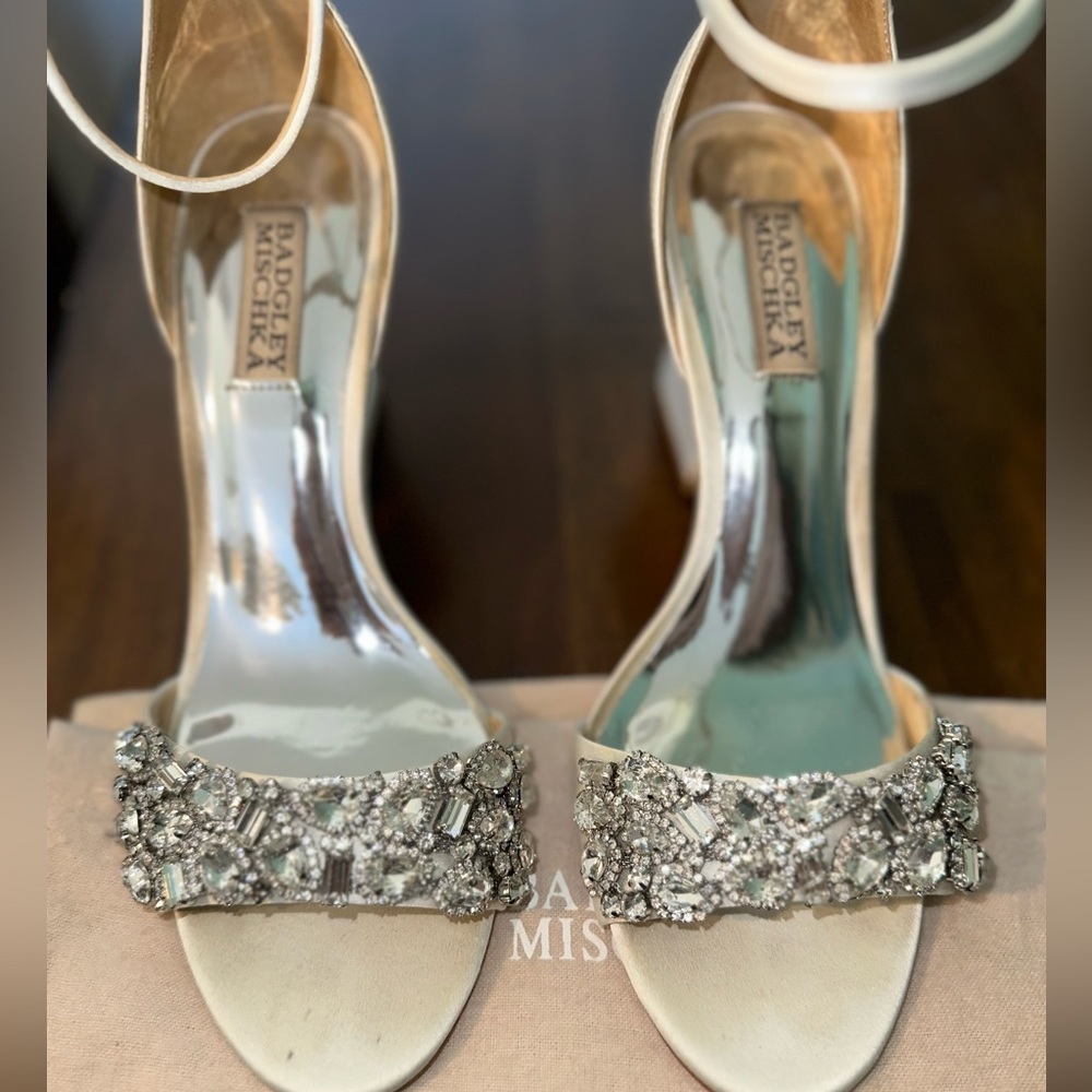 Badgley Mischka Silver and Cream Heels - Picture 8 of 10